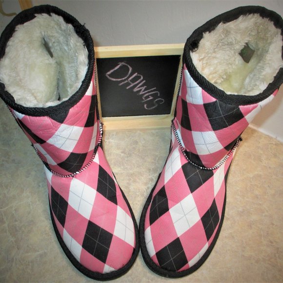 SOLD!!! Was PRICED TO SELL DAWGS Black/Pink/White Plaid/Checkered WINTER BOOTS - Picture 4 of 7